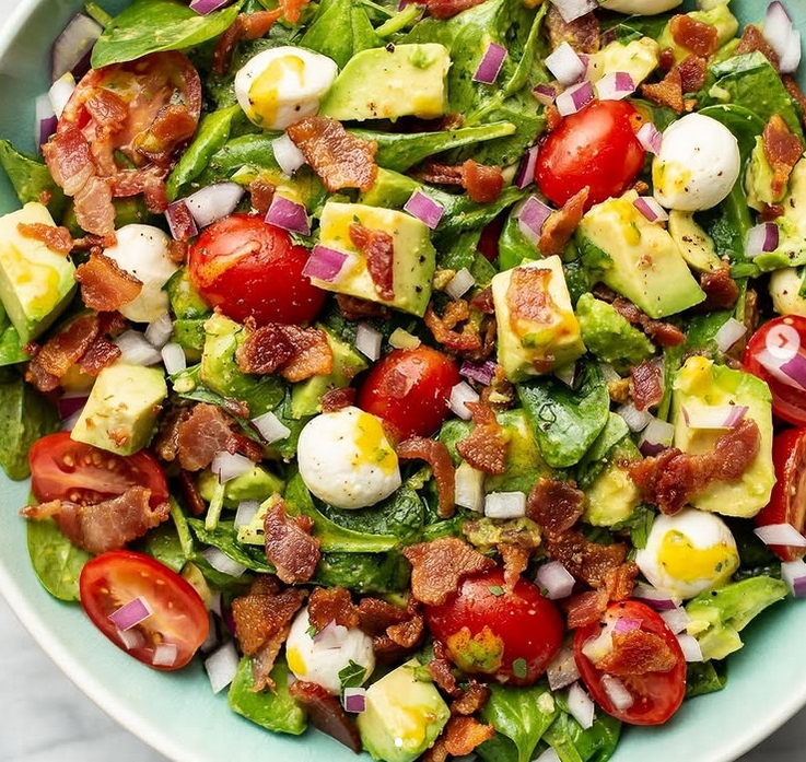 Avocado Bacon Spinach Salad: A Perfect Harmony of Indulgence and Nutrition.